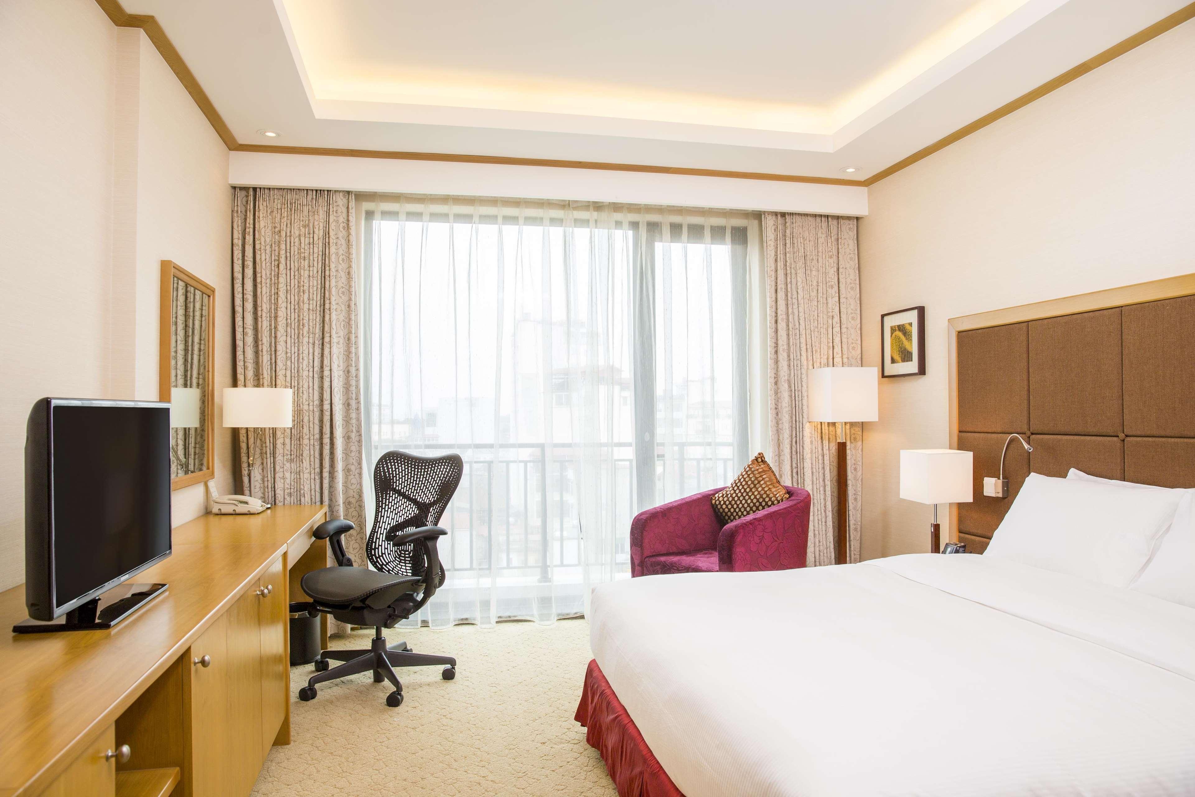 Hilton Garden Inn Ханой Экстерьер фото