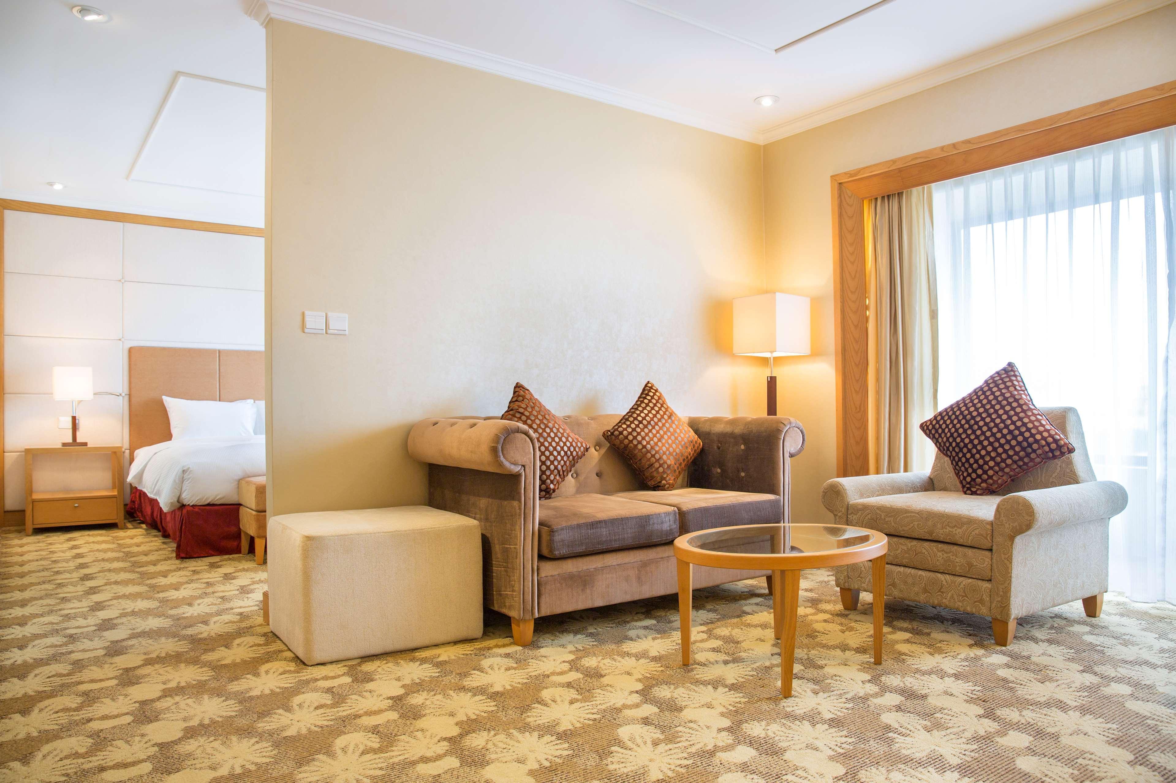 Hilton Garden Inn Ханой Экстерьер фото
