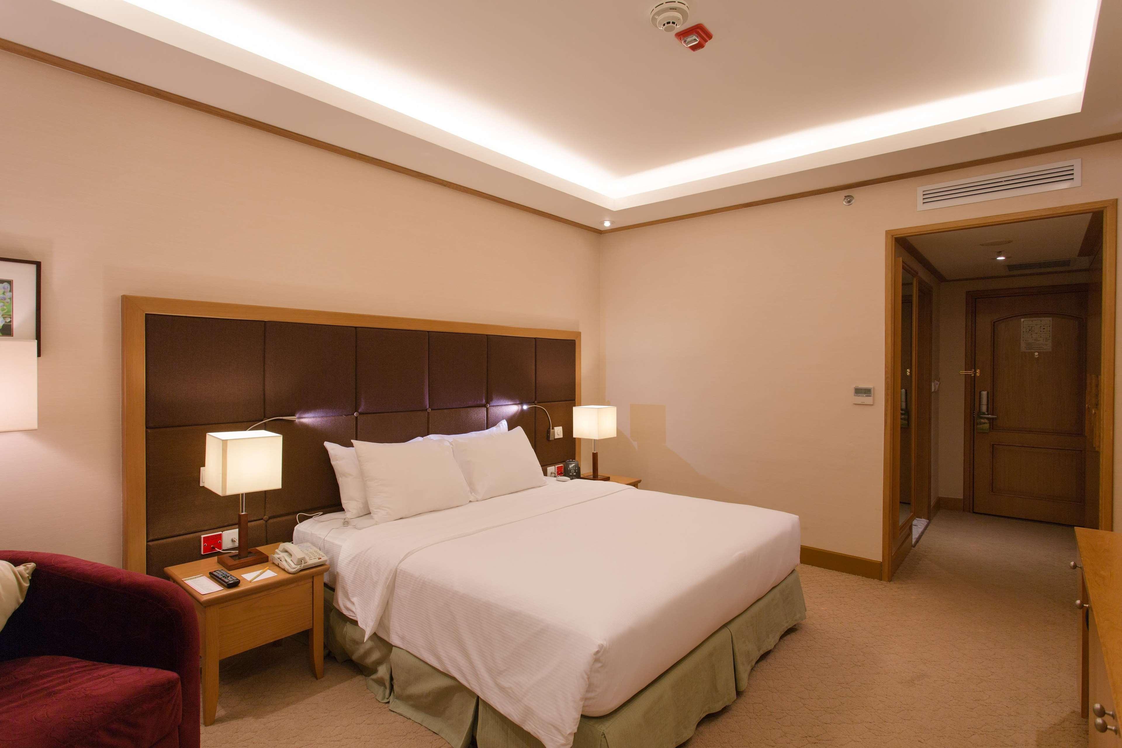 Hilton Garden Inn Ханой Экстерьер фото