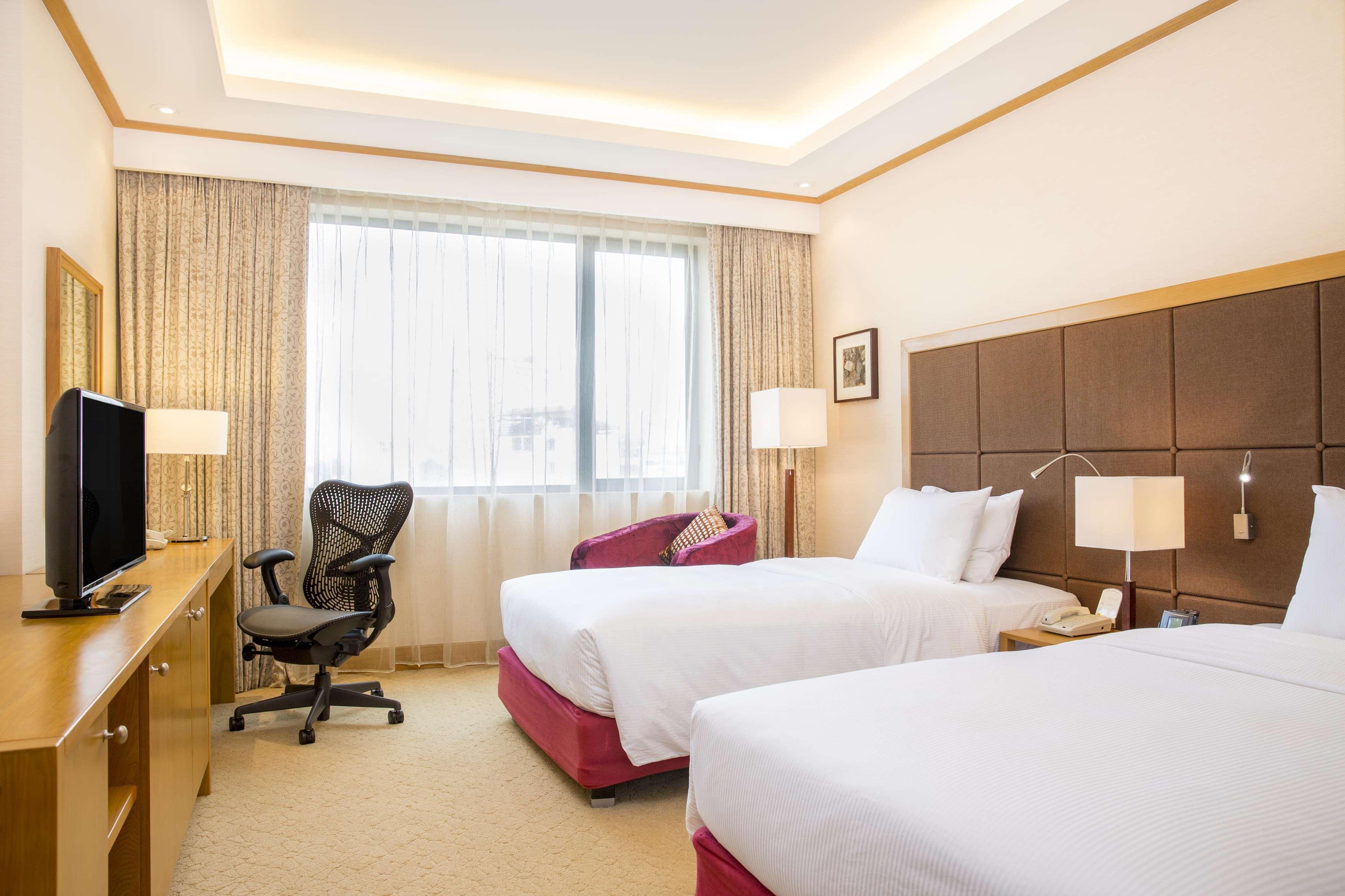 Hilton Garden Inn Ханой Экстерьер фото