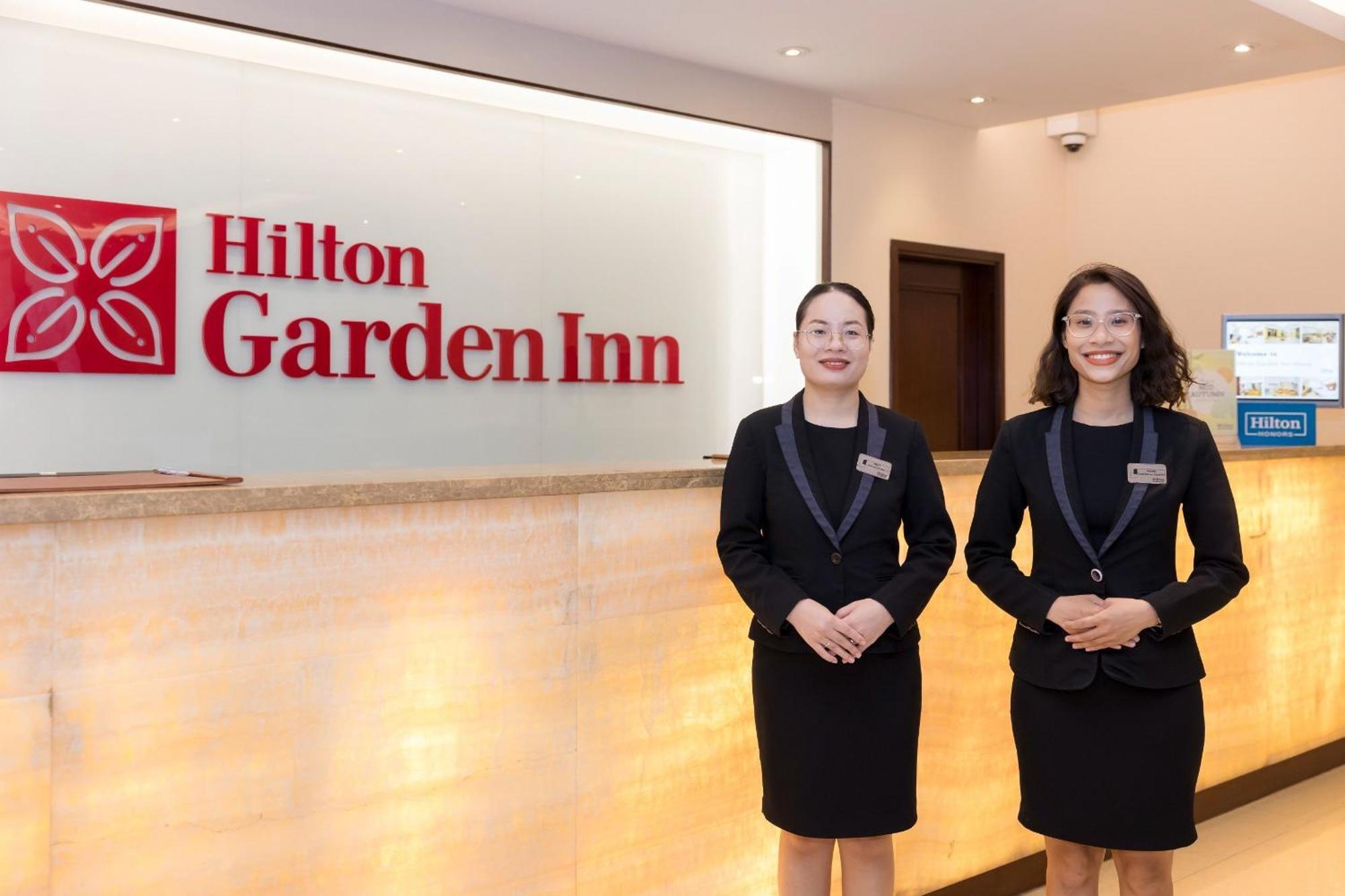 Hilton Garden Inn Ханой Экстерьер фото