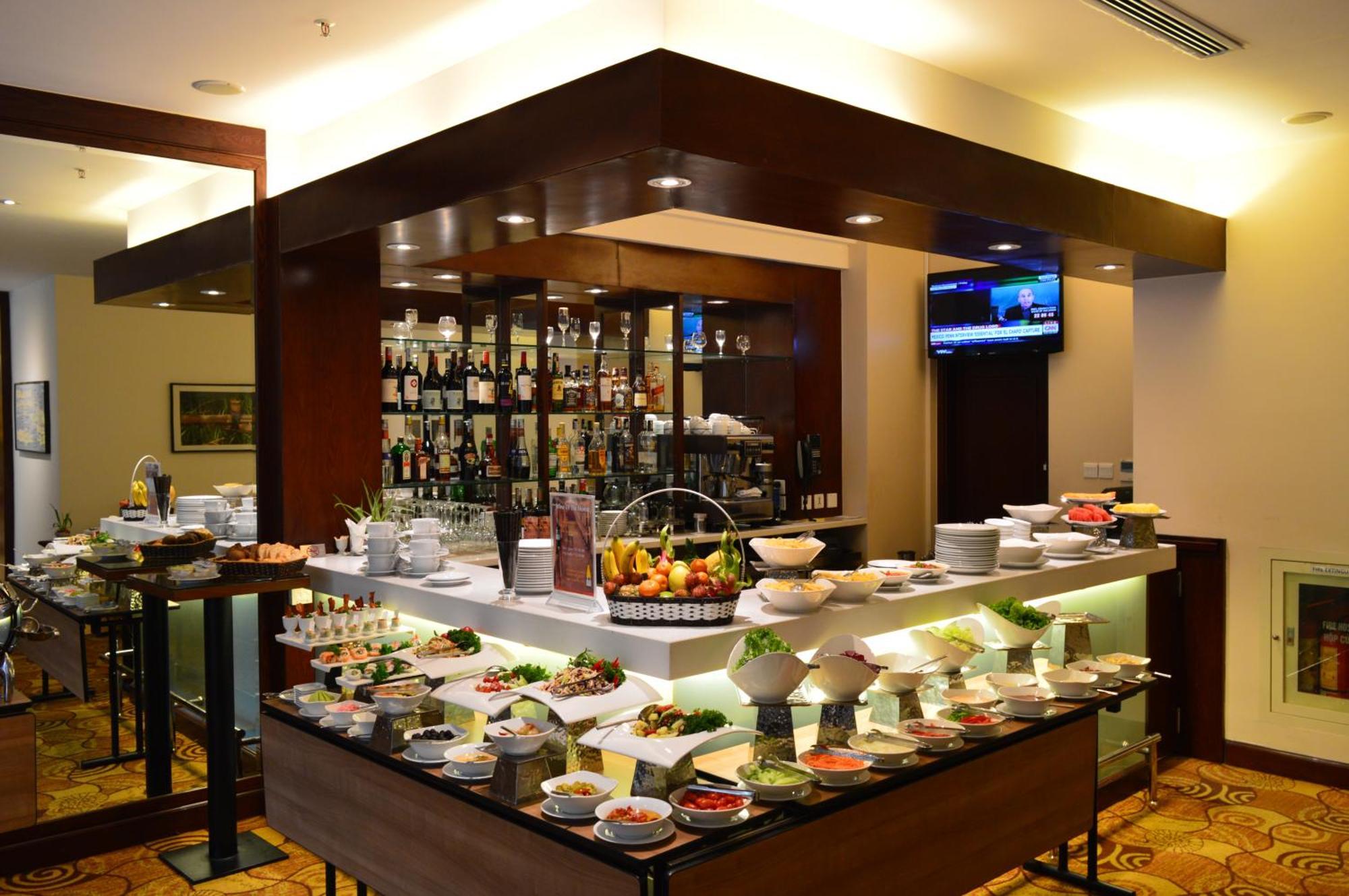 Hilton Garden Inn Ханой Экстерьер фото