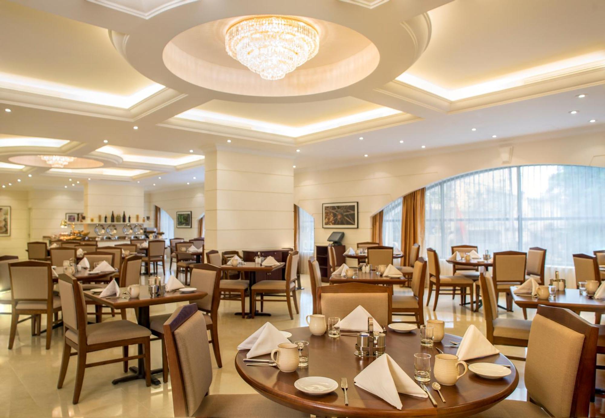 Hilton Garden Inn Ханой Экстерьер фото
