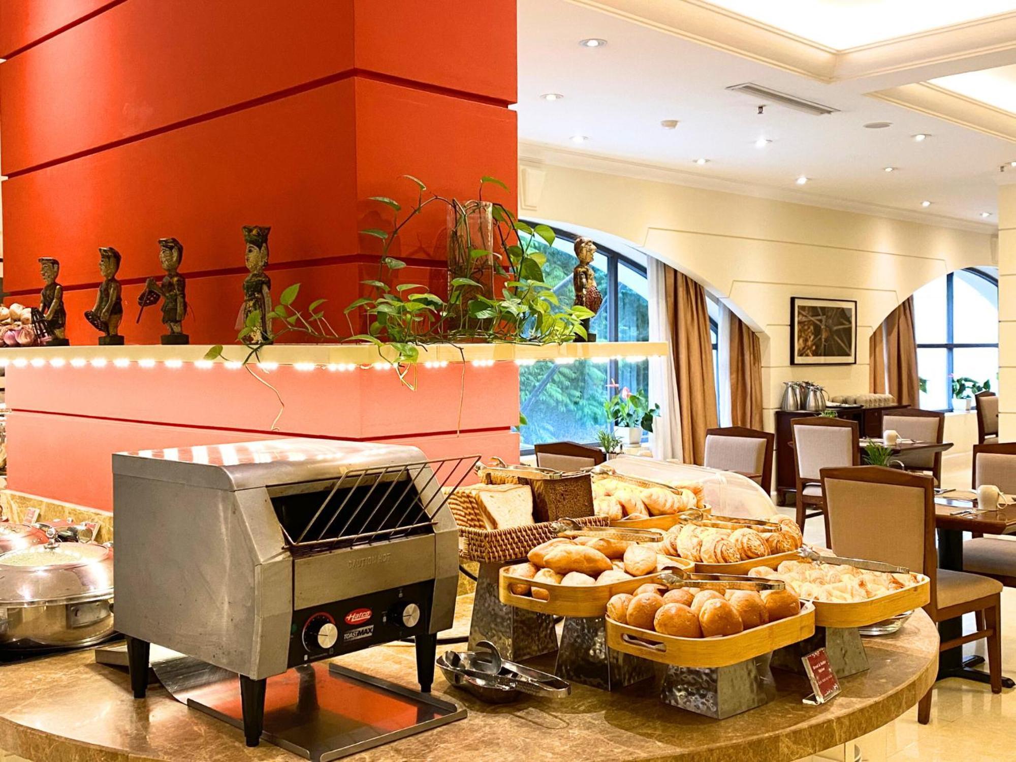 Hilton Garden Inn Ханой Экстерьер фото