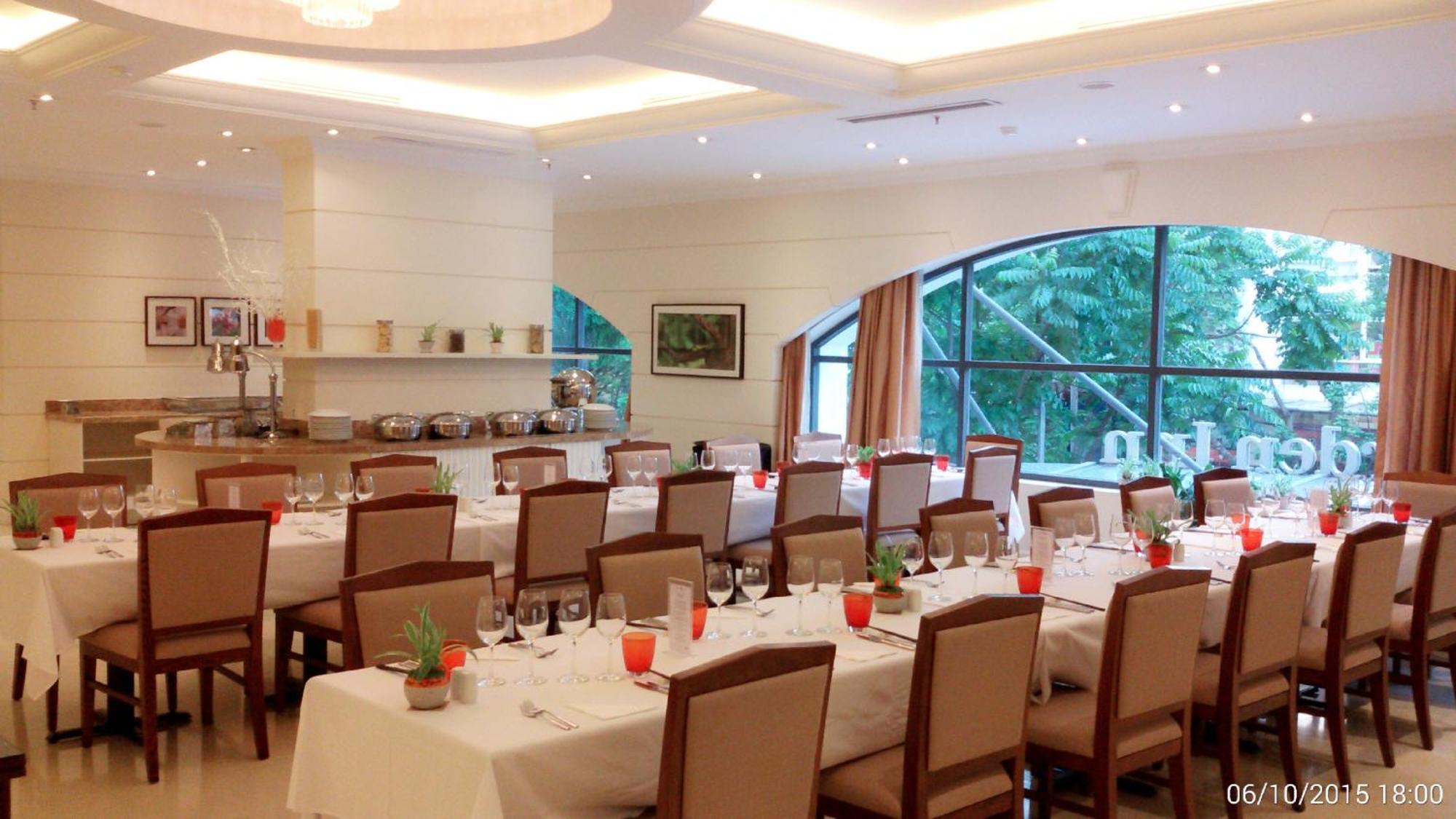 Hilton Garden Inn Ханой Экстерьер фото