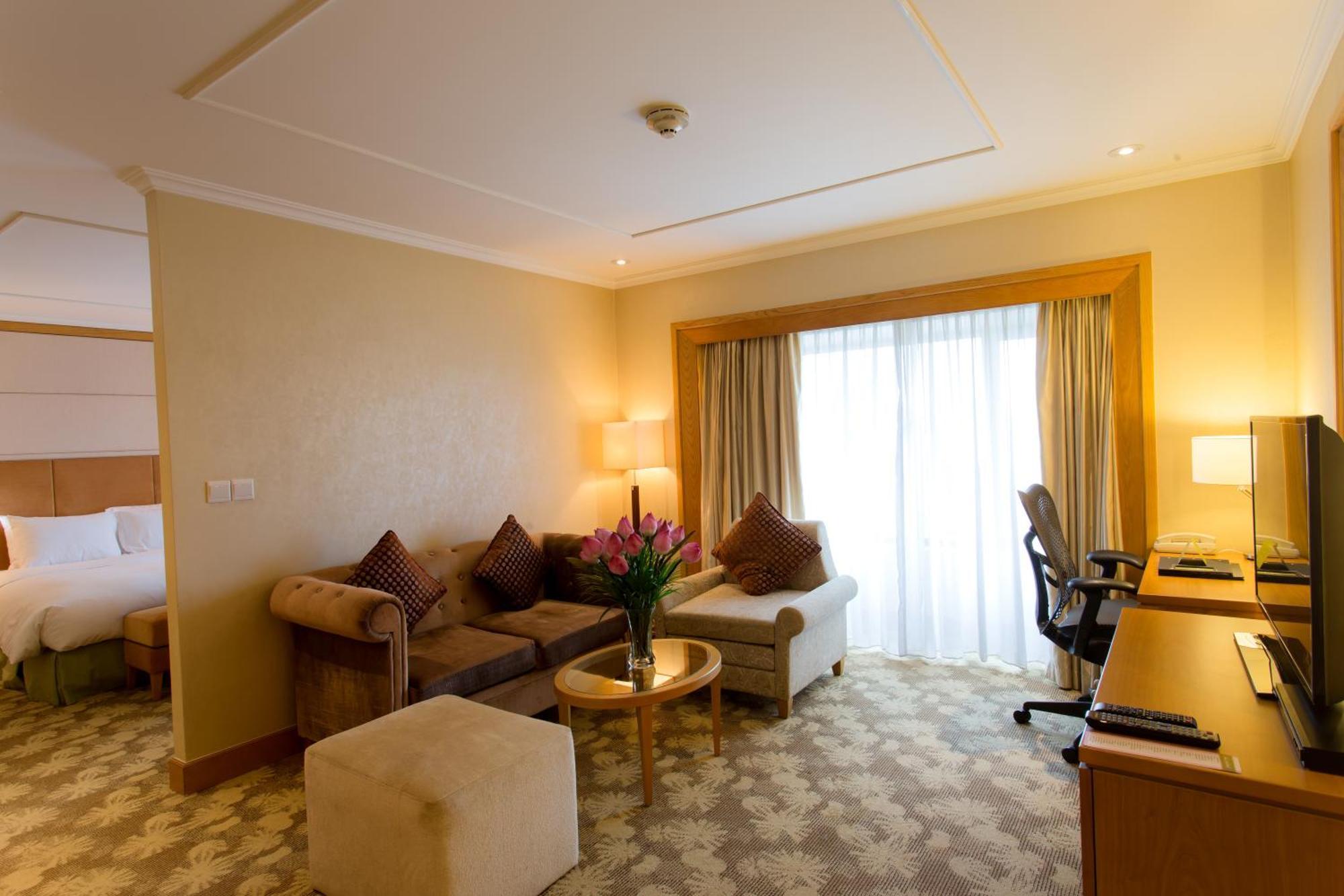 Hilton Garden Inn Ханой Экстерьер фото
