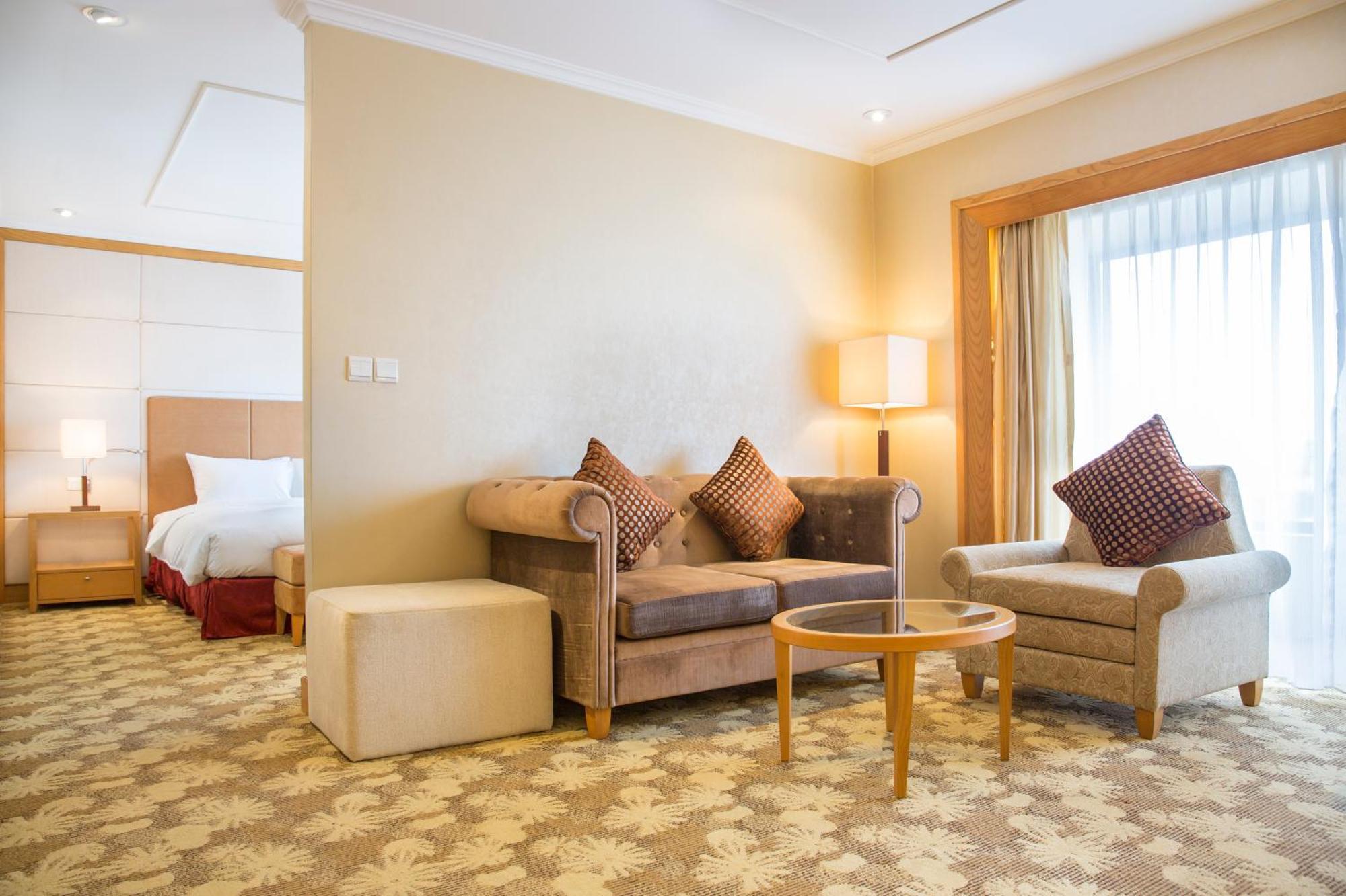 Hilton Garden Inn Ханой Экстерьер фото