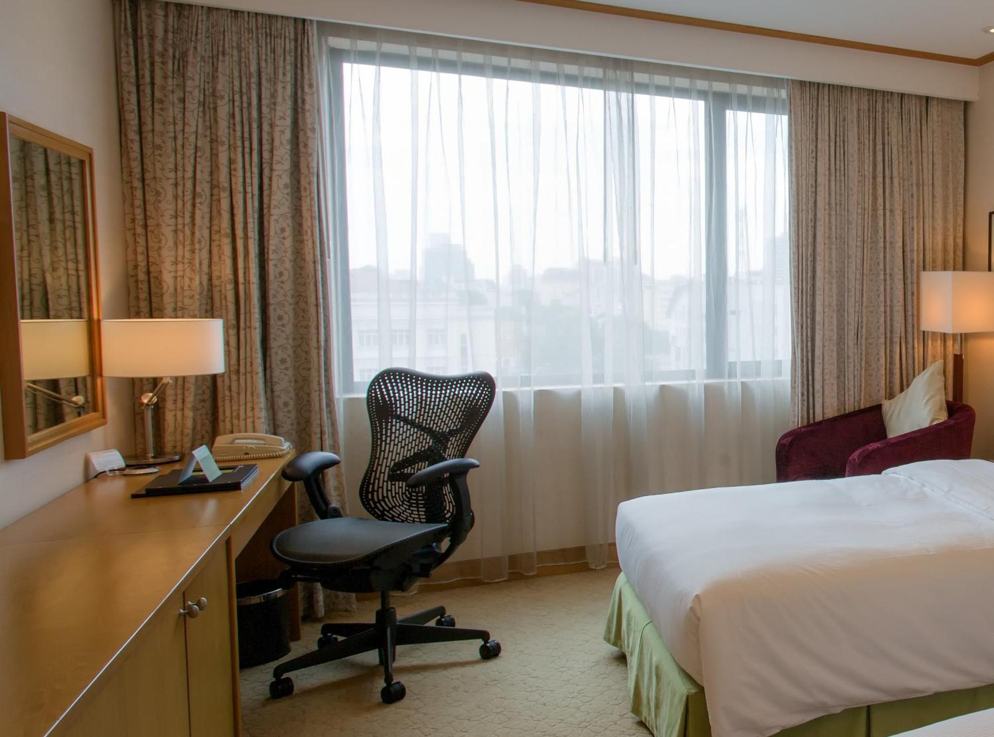 Hilton Garden Inn Ханой Экстерьер фото