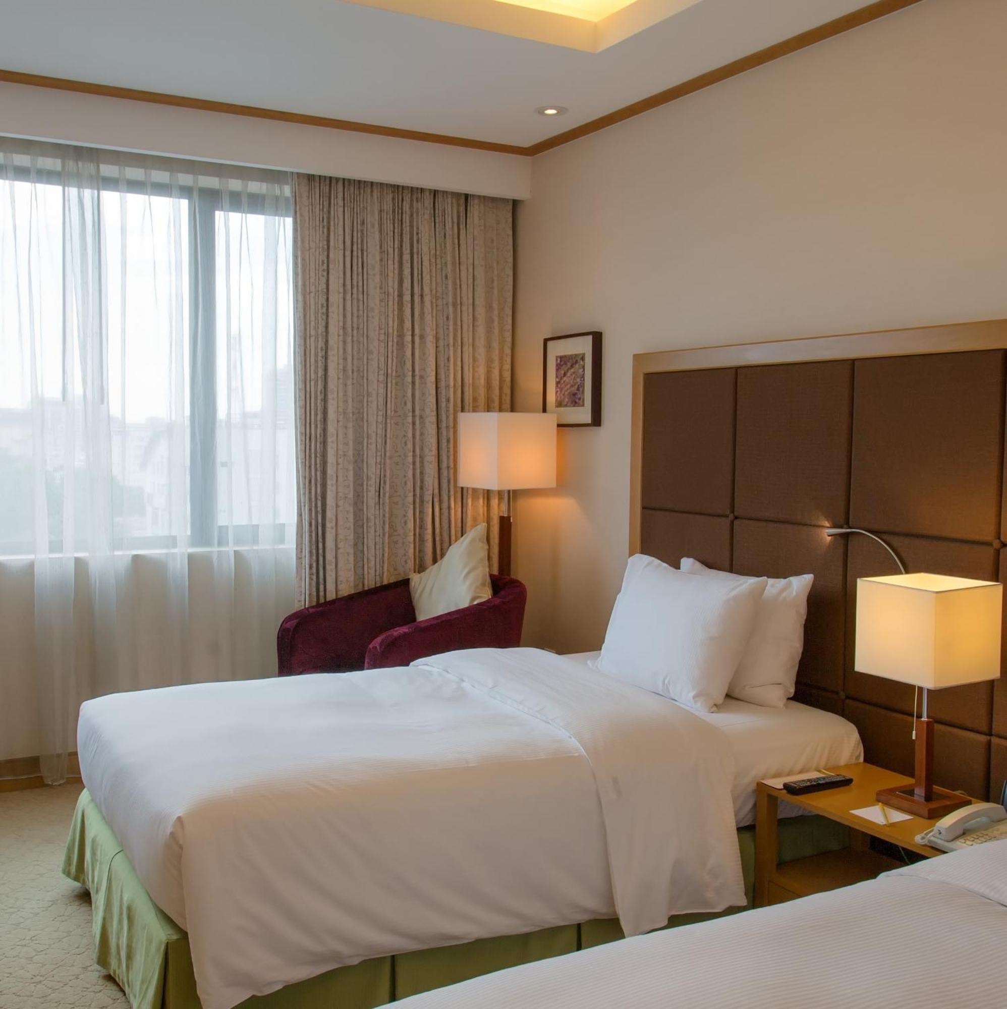 Hilton Garden Inn Ханой Экстерьер фото