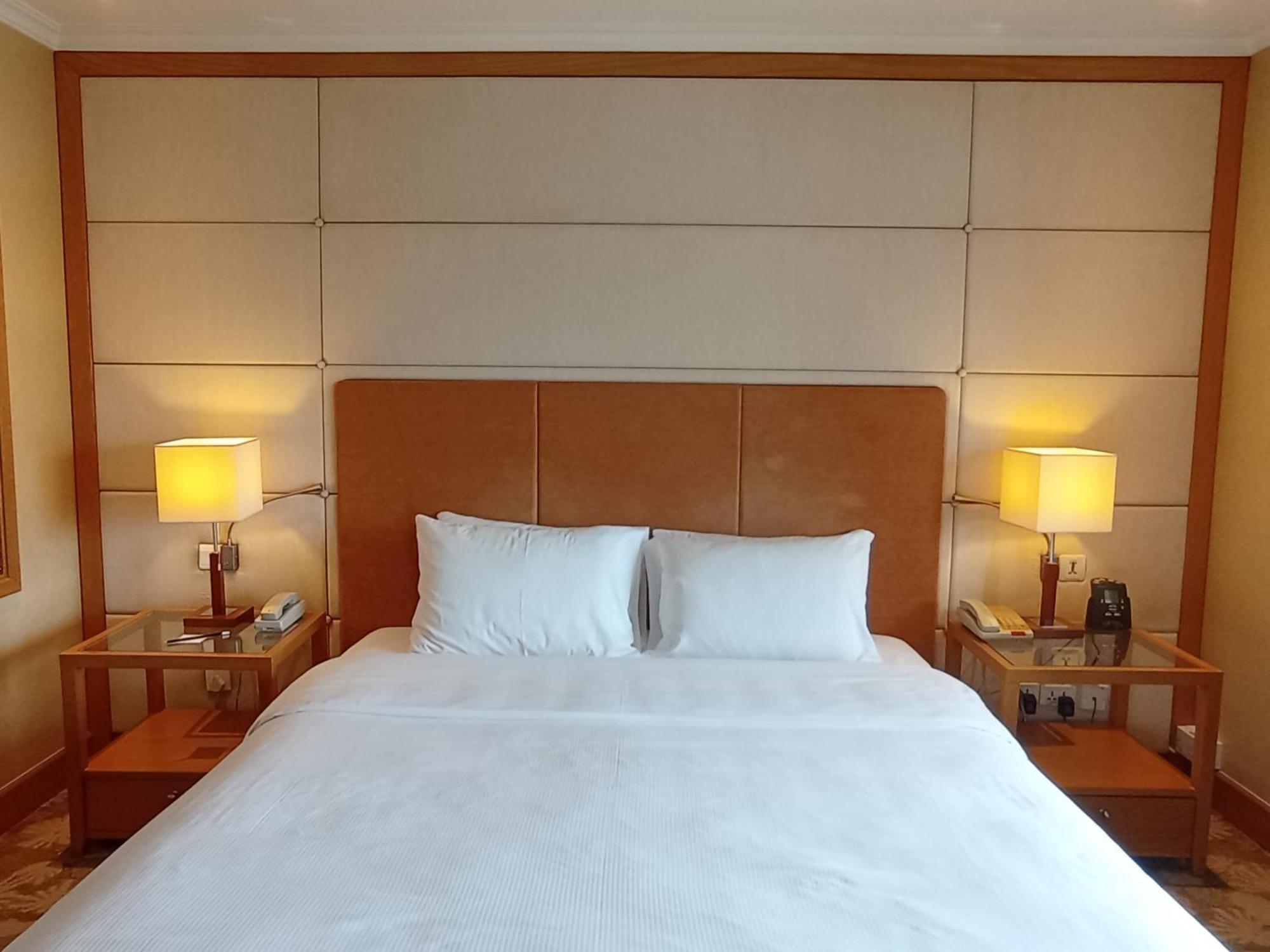 Hilton Garden Inn Ханой Экстерьер фото
