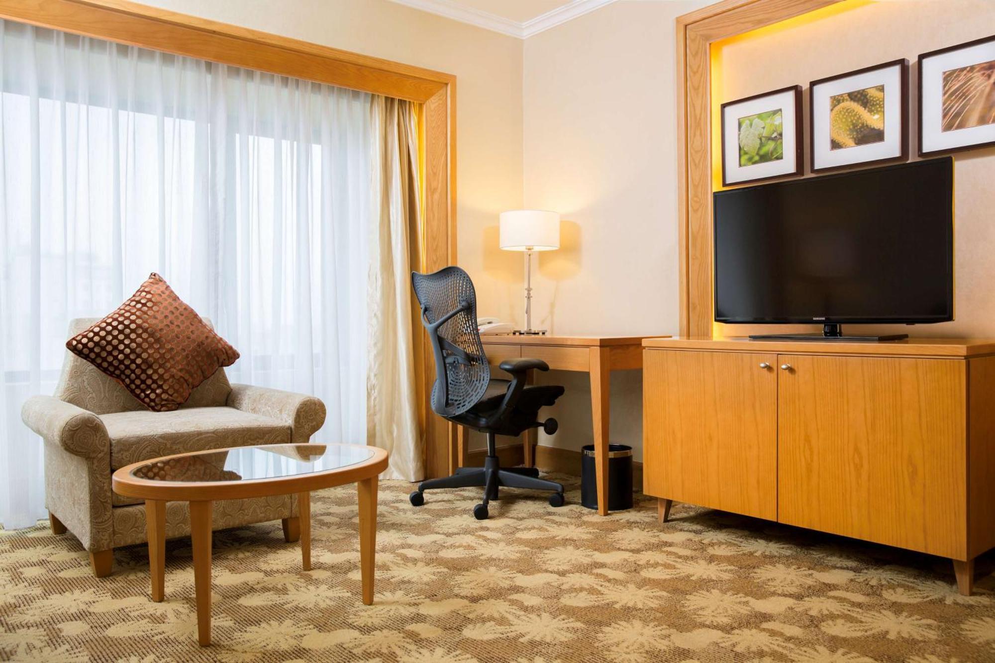 Hilton Garden Inn Ханой Экстерьер фото