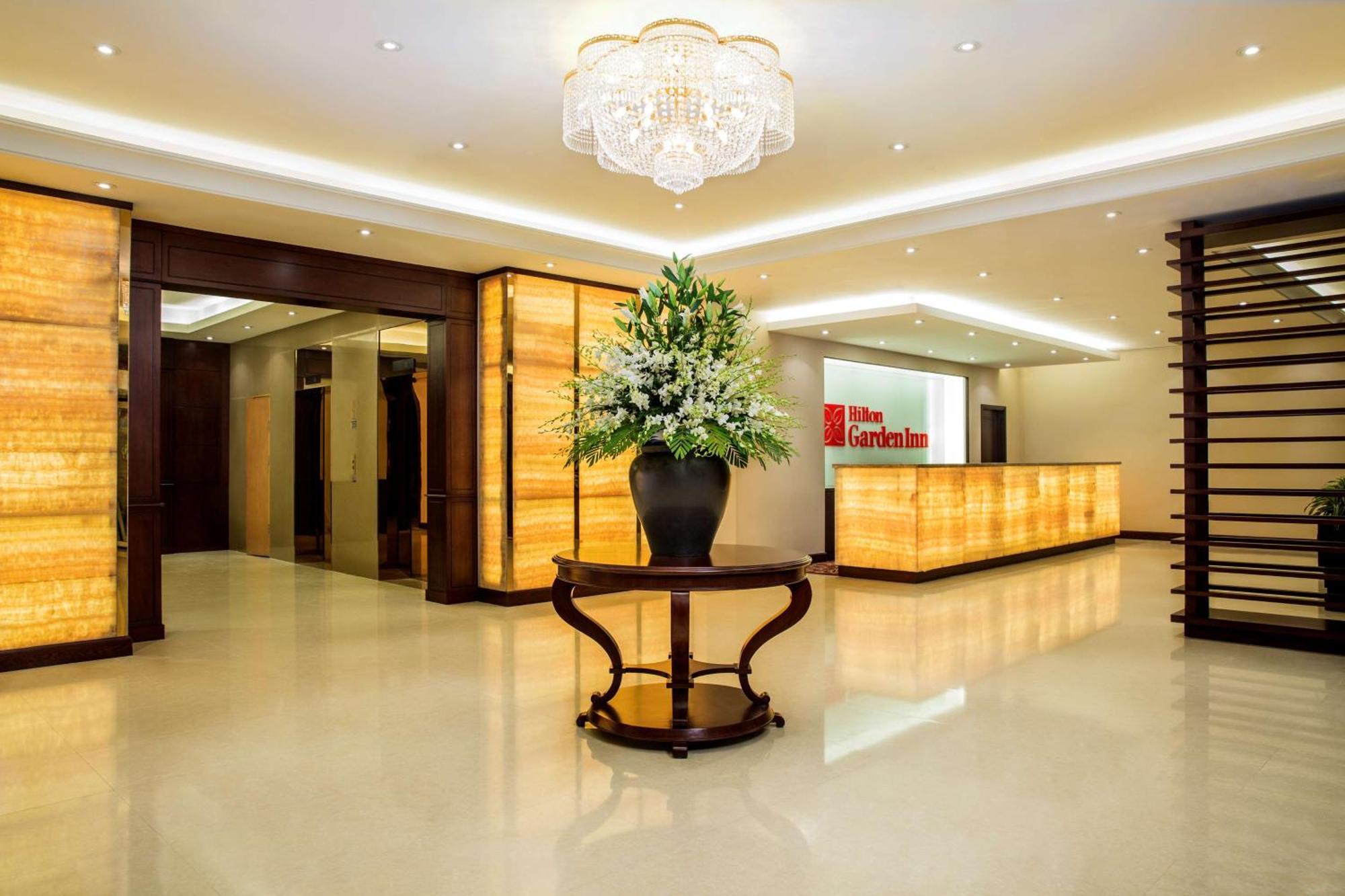 Hilton Garden Inn Ханой Экстерьер фото