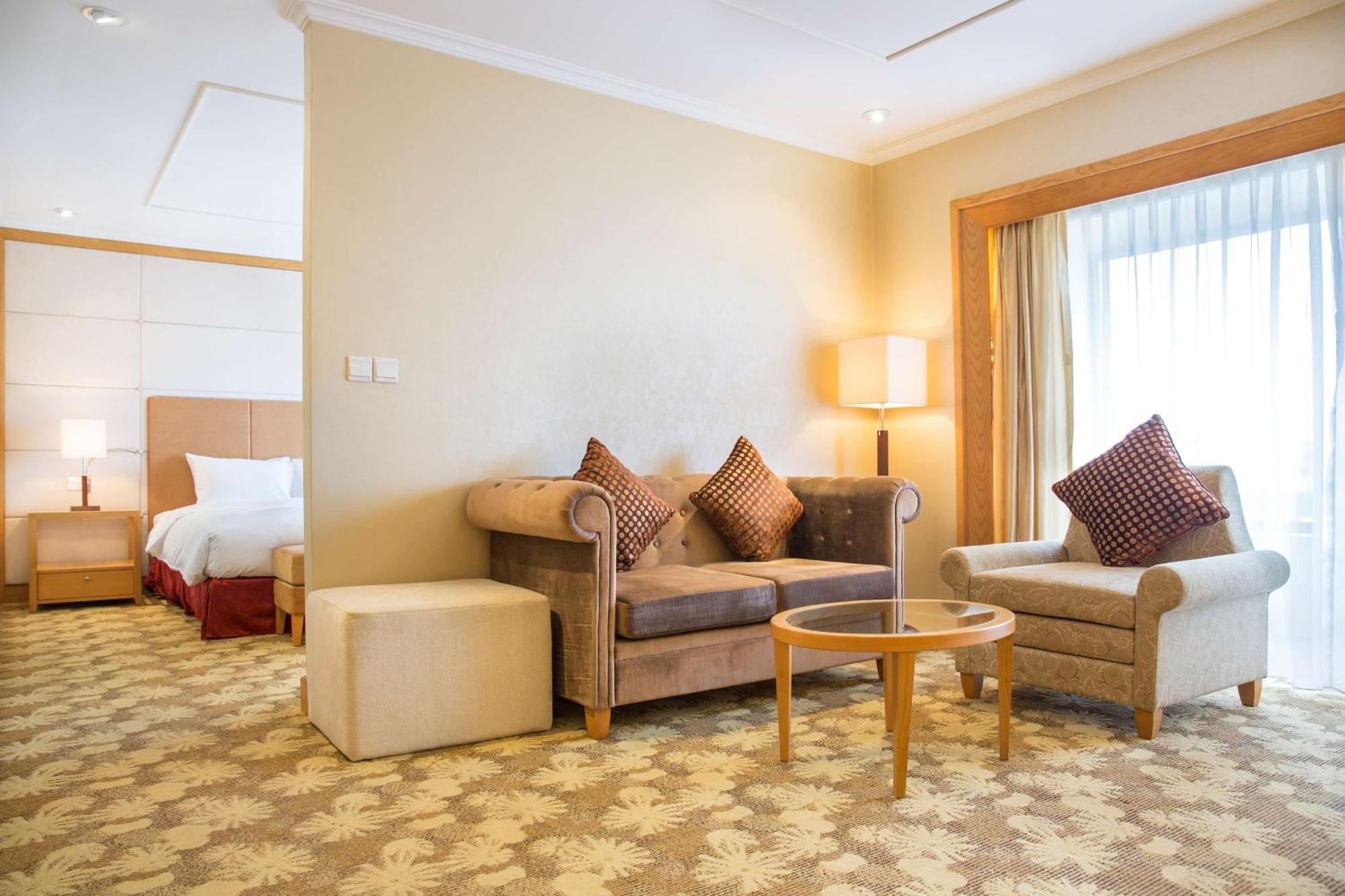 Hilton Garden Inn Ханой Экстерьер фото