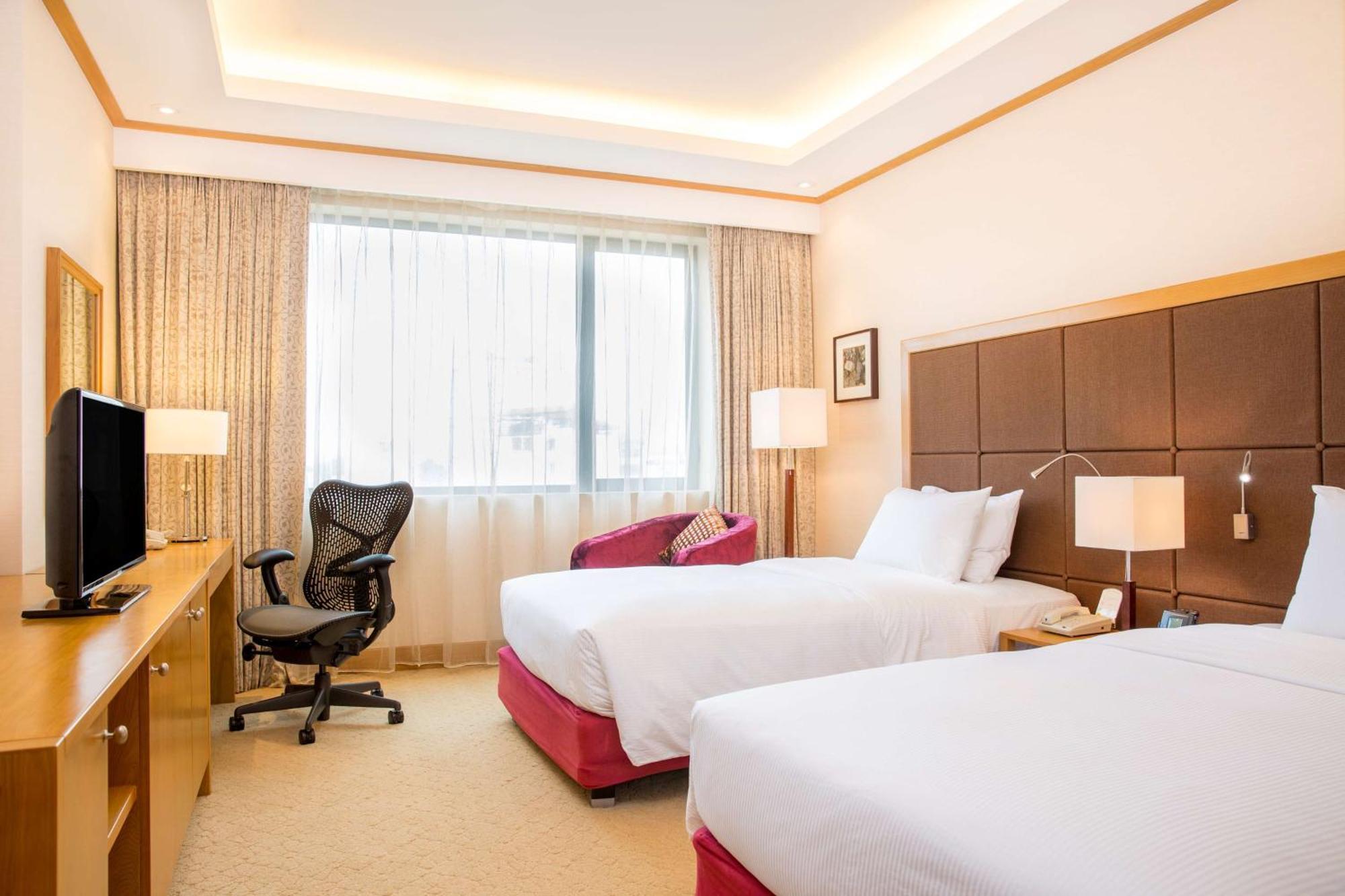 Hilton Garden Inn Ханой Экстерьер фото