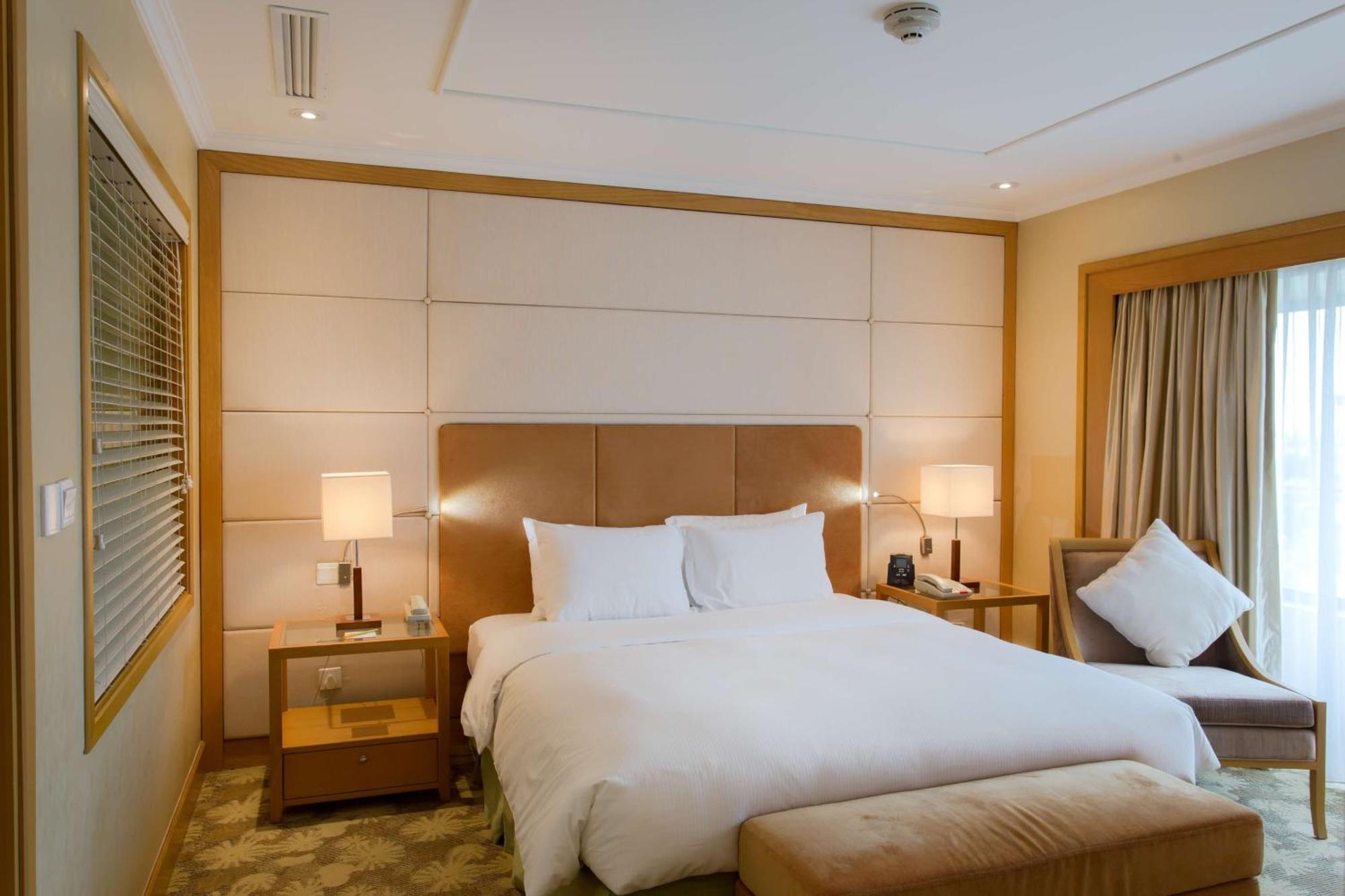 Hilton Garden Inn Ханой Экстерьер фото