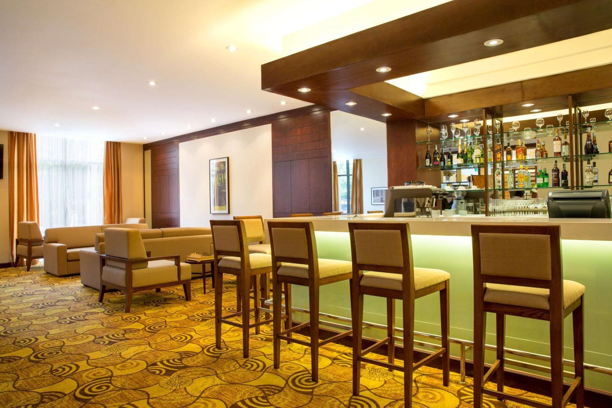 Hilton Garden Inn Ханой Экстерьер фото
