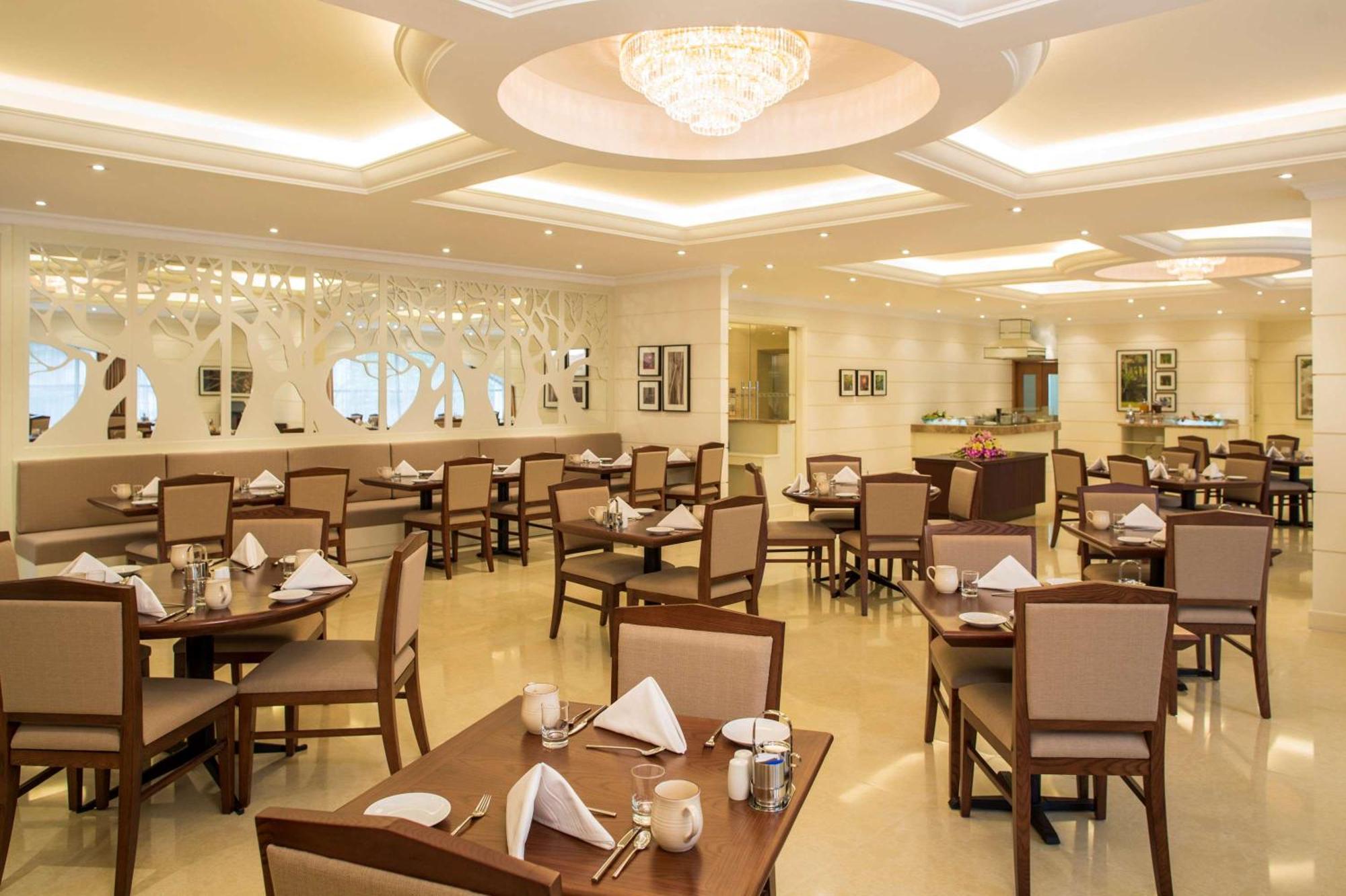 Hilton Garden Inn Ханой Экстерьер фото