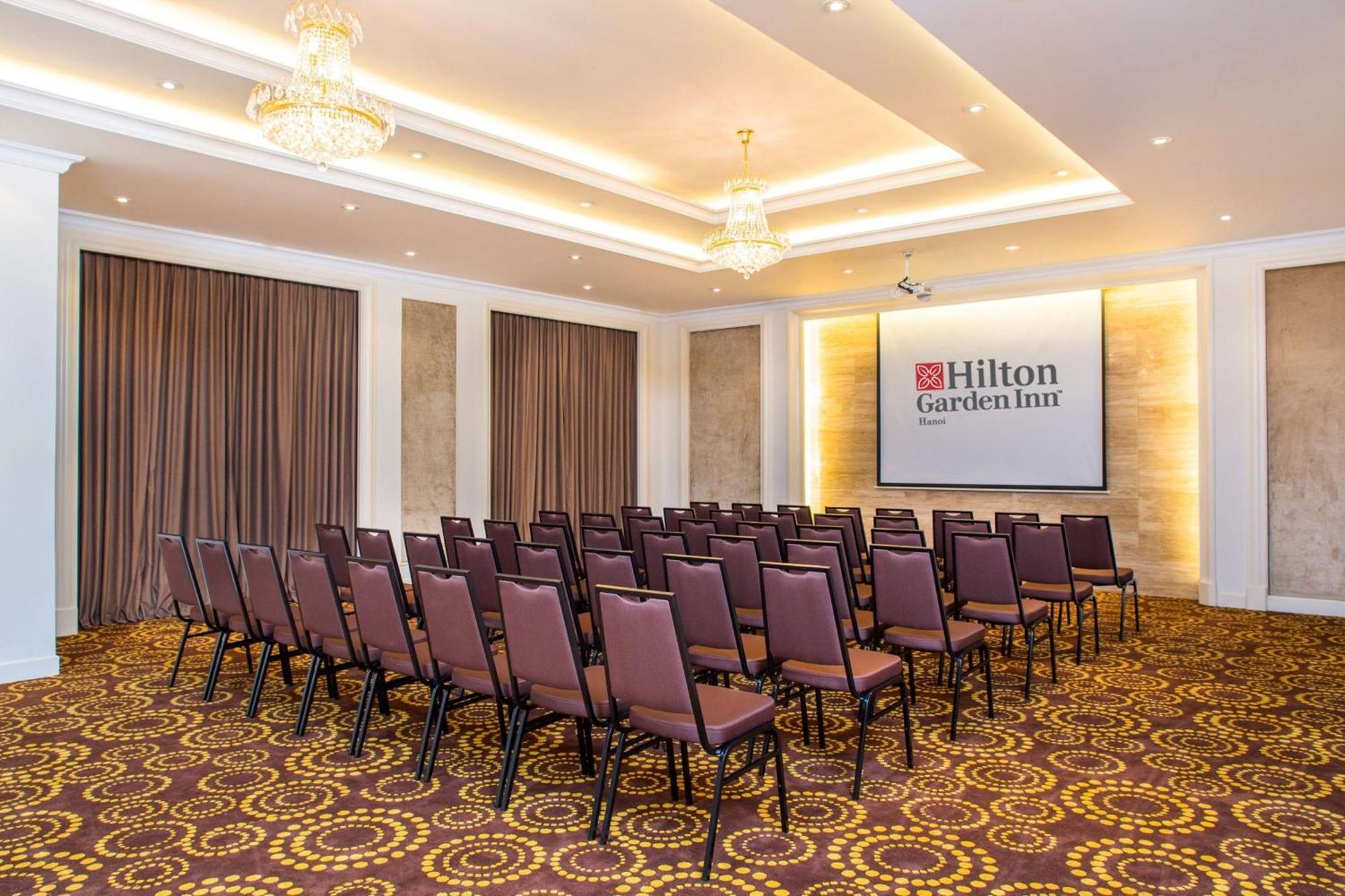 Hilton Garden Inn Ханой Экстерьер фото