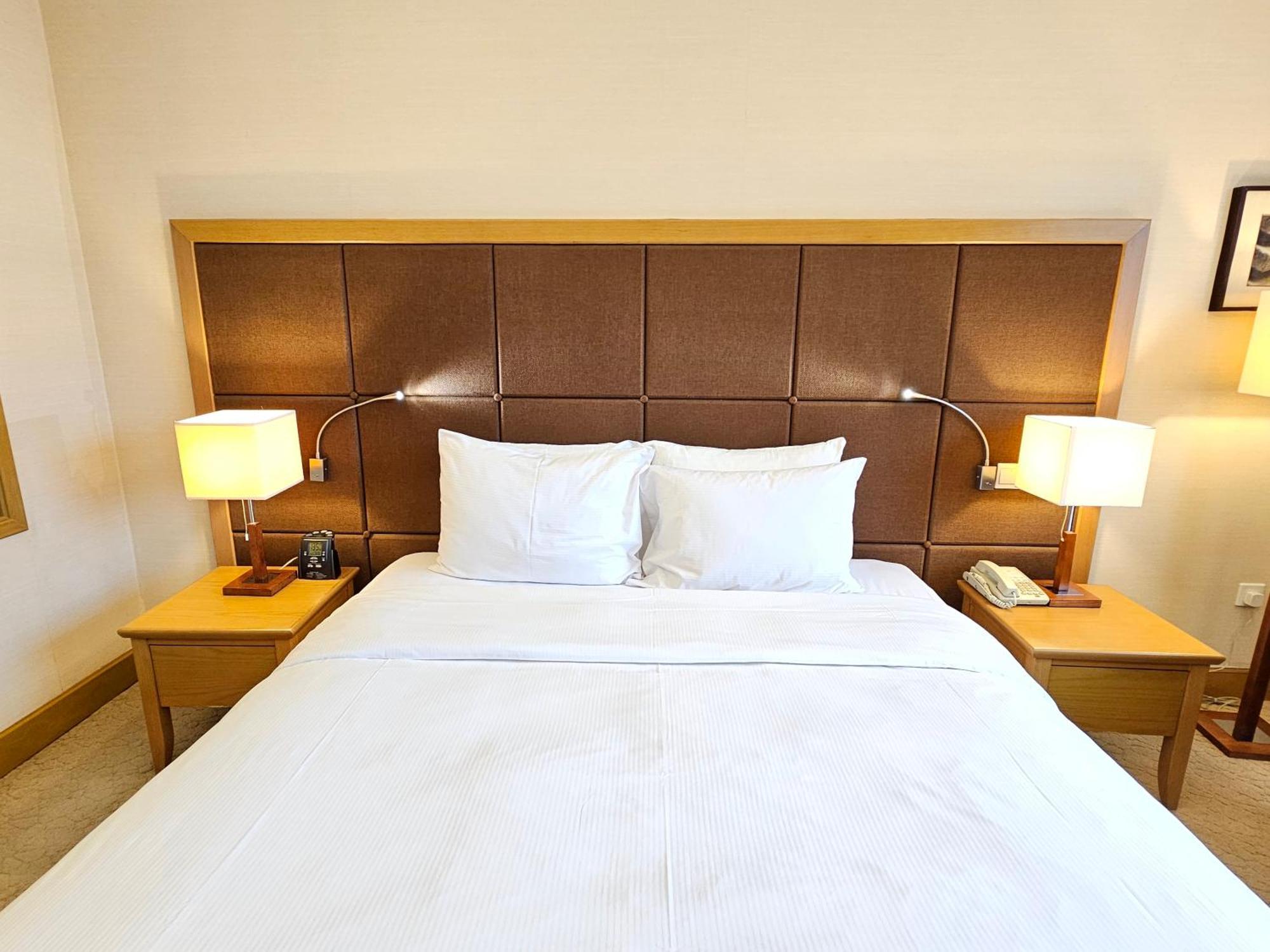 Hilton Garden Inn Ханой Экстерьер фото
