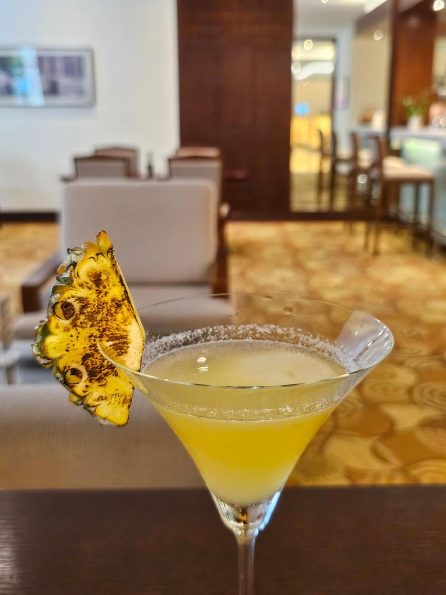 Hilton Garden Inn Ханой Экстерьер фото