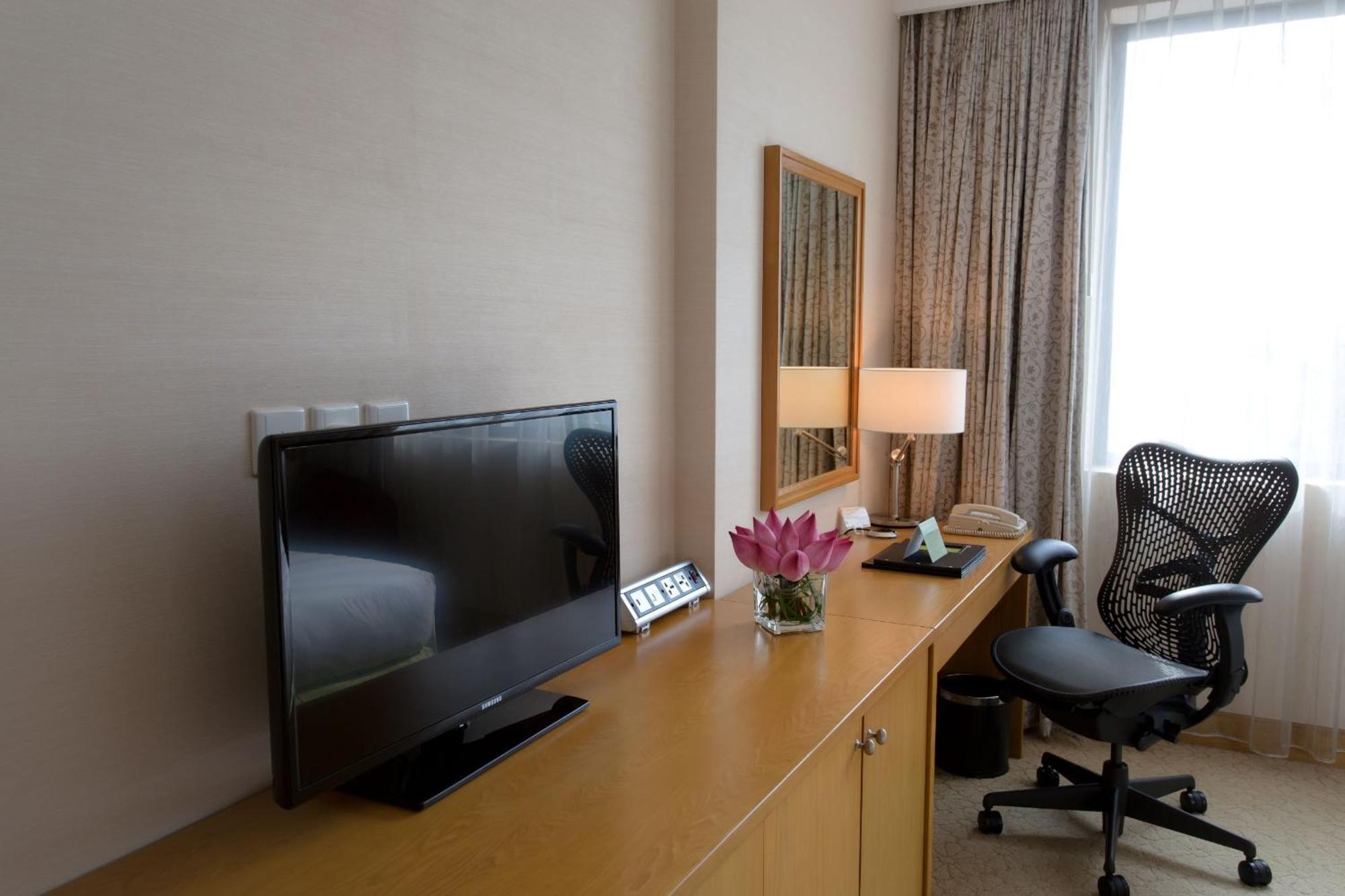 Hilton Garden Inn Ханой Экстерьер фото