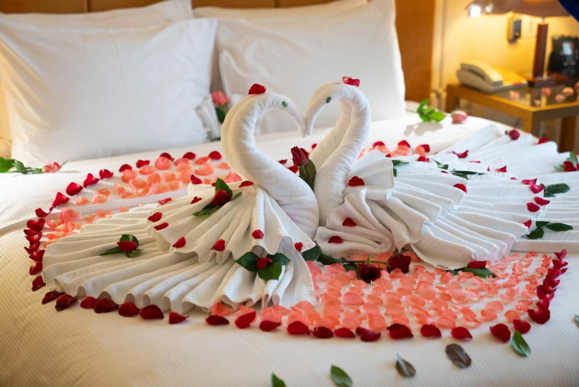 Hilton Garden Inn Ханой Экстерьер фото